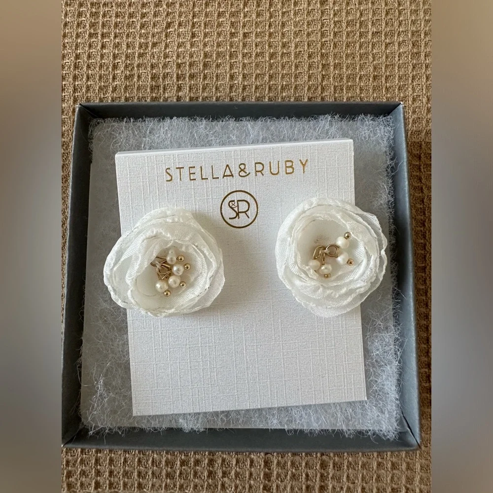 Stella & Ruby Bridal Earrings - Picture 1 of 3
